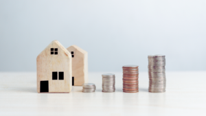 Read more about the article Flipping Properties vs Buy-and-Hold Investments: Understanding the Best Strategy for Your Portfolio