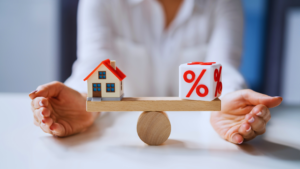 Read more about the article Navigating Interest Rates in Real Estate: Strategies for Investors in a Volatile Market