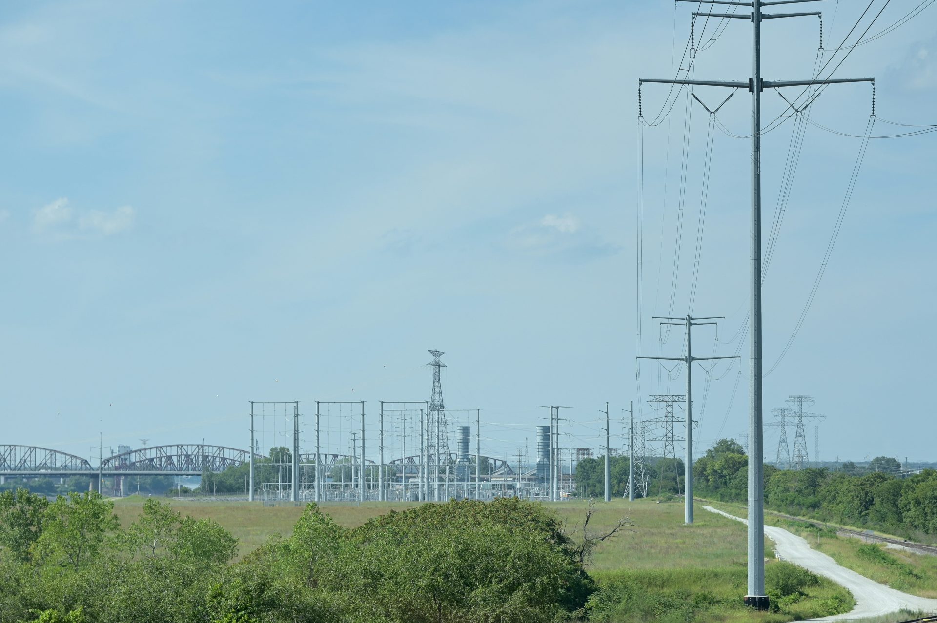 You are currently viewing How High Voltage Infrastructure Supports the Smart Cities of Tomorrow